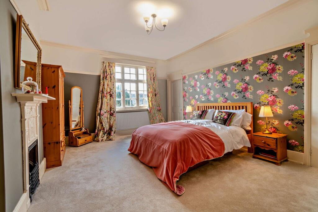 Principal bedroom