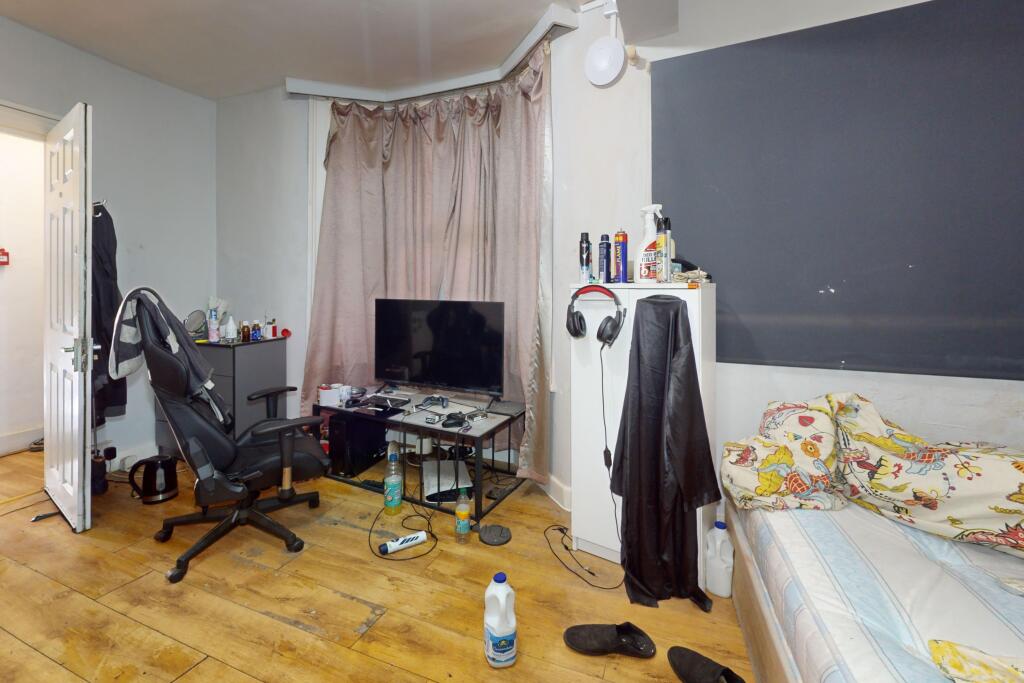 9 Brampton Park Road, London, N22 6BG