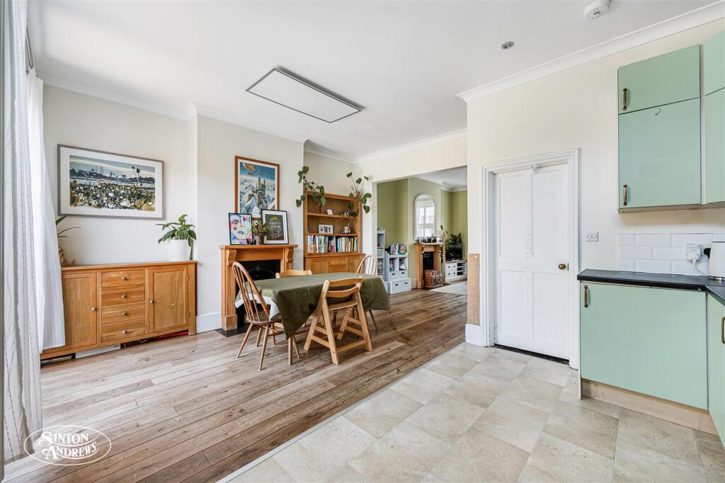 85 Camborne Avenue-7.jpg