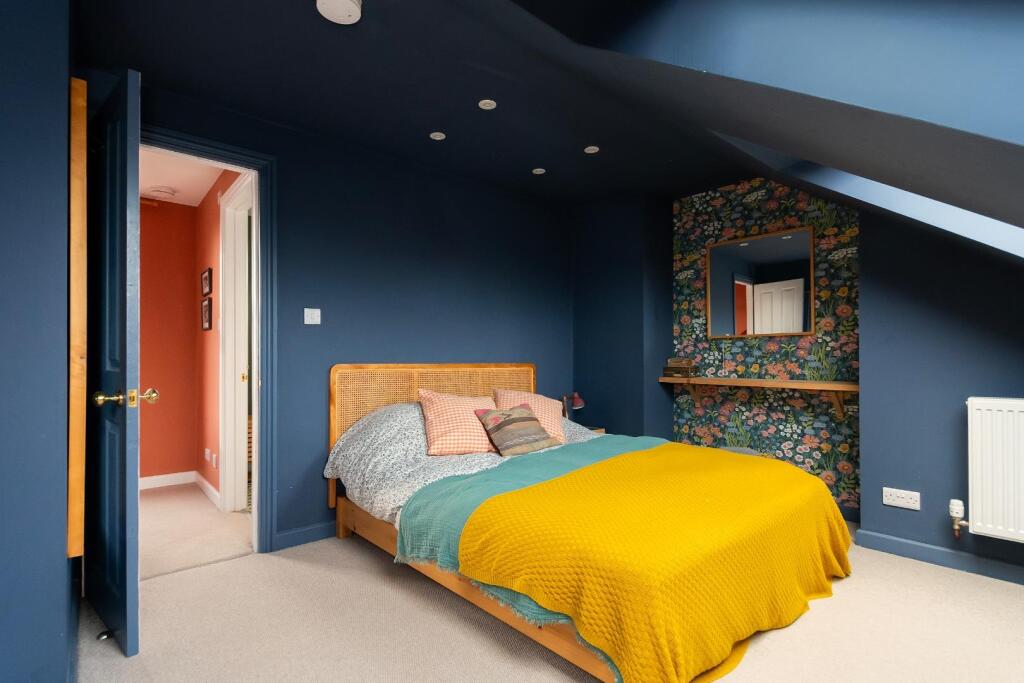 0C6RGK - Bedroom L.jpg