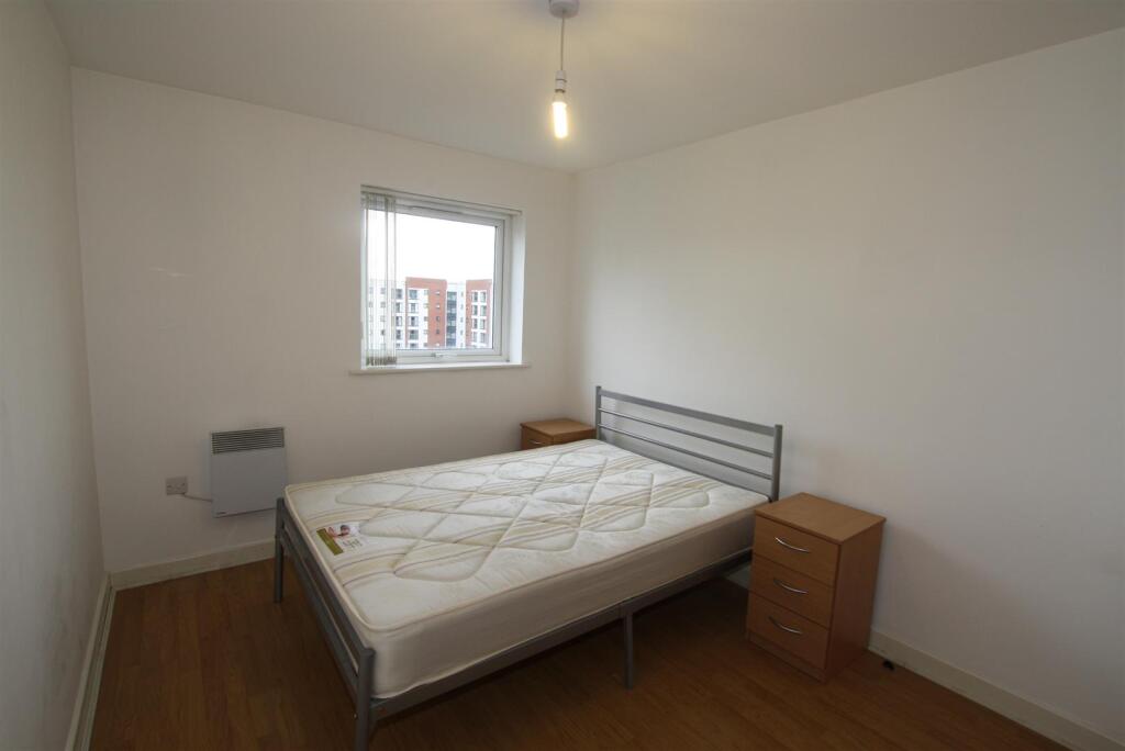 bedroom 1.JPG
