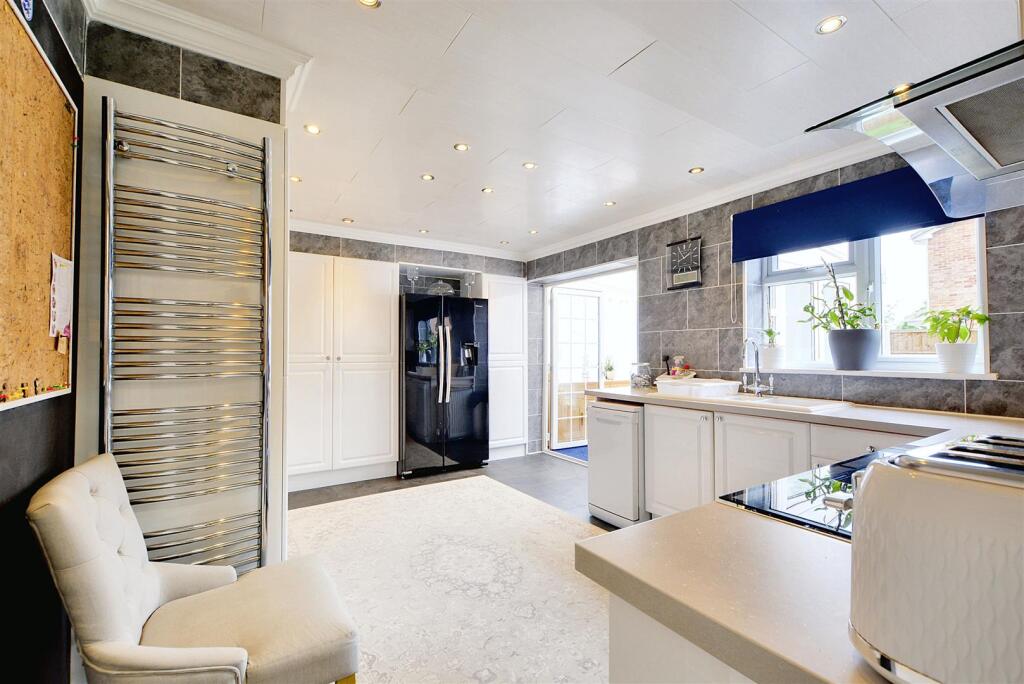 Kitchen_1.jpeg