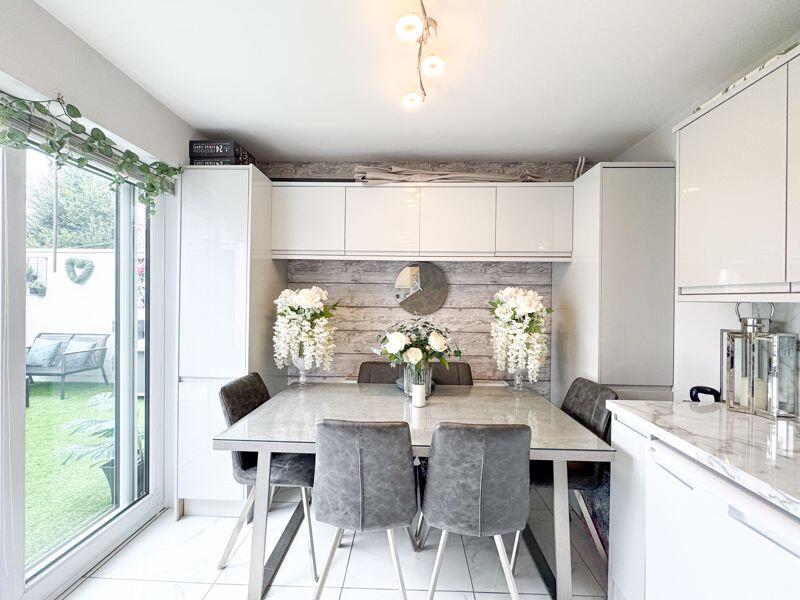 Kitchen-diner view 4