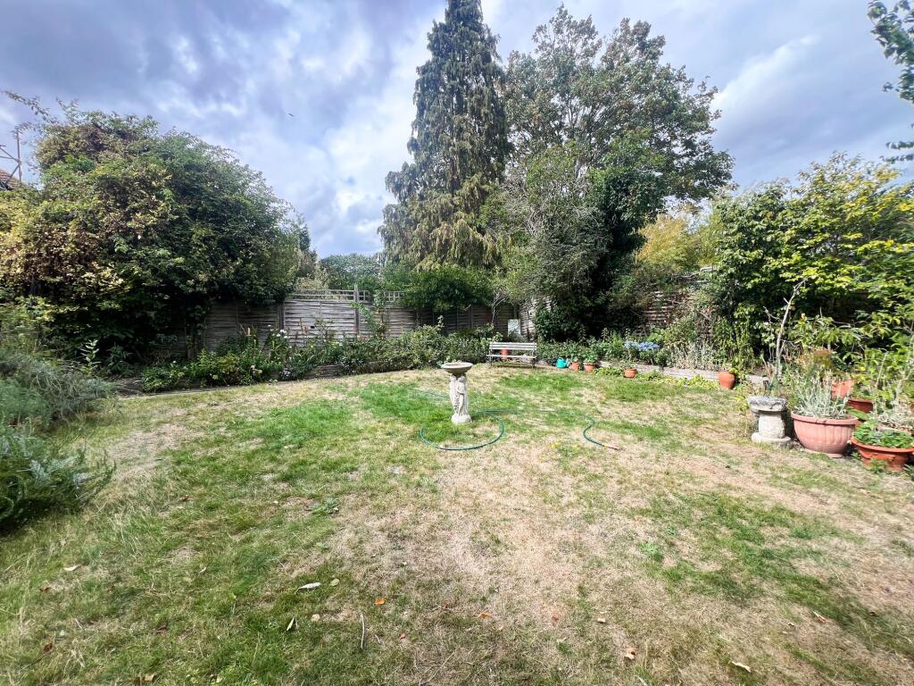 Aldersbrook Rd E12