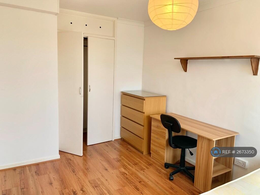 Bedroom 1 Picture 2