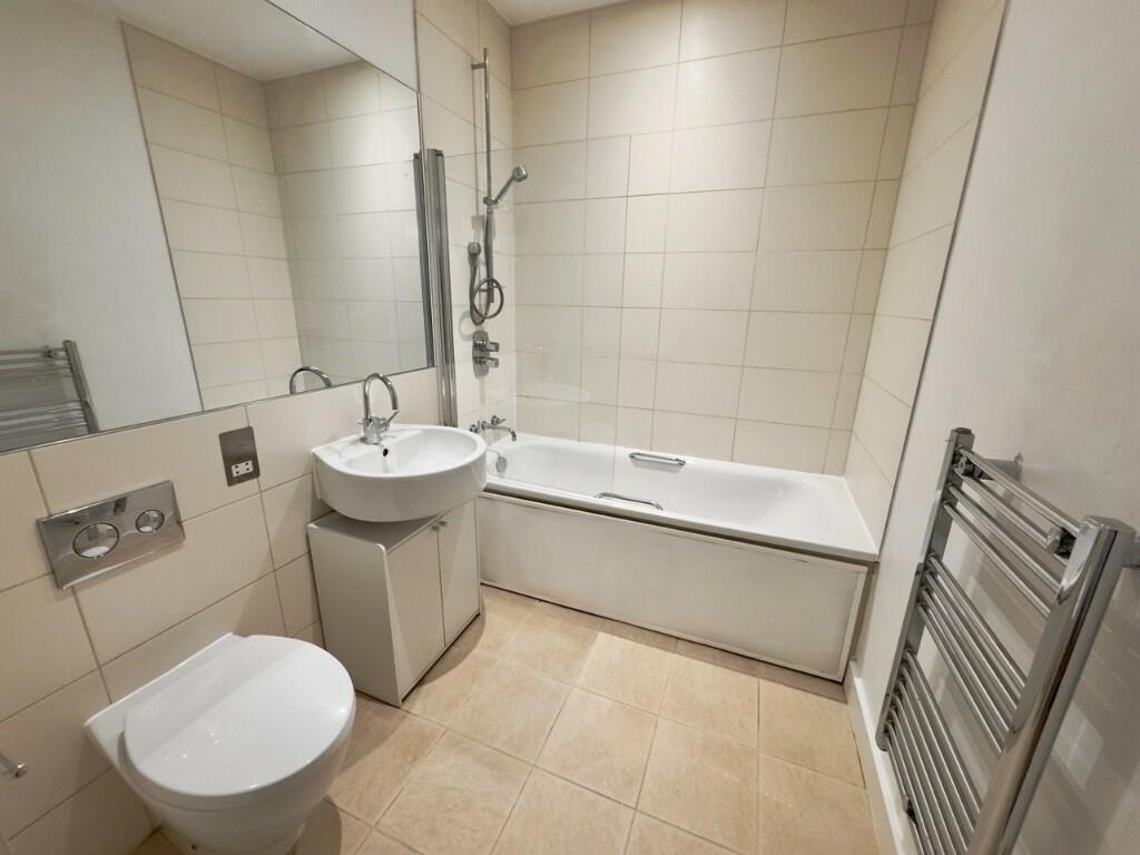 BATHROOM 2