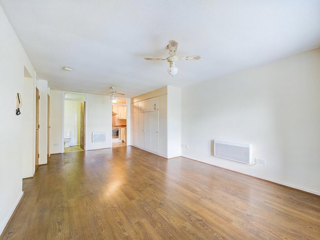 CAM01543G0-PR0027-STILL001