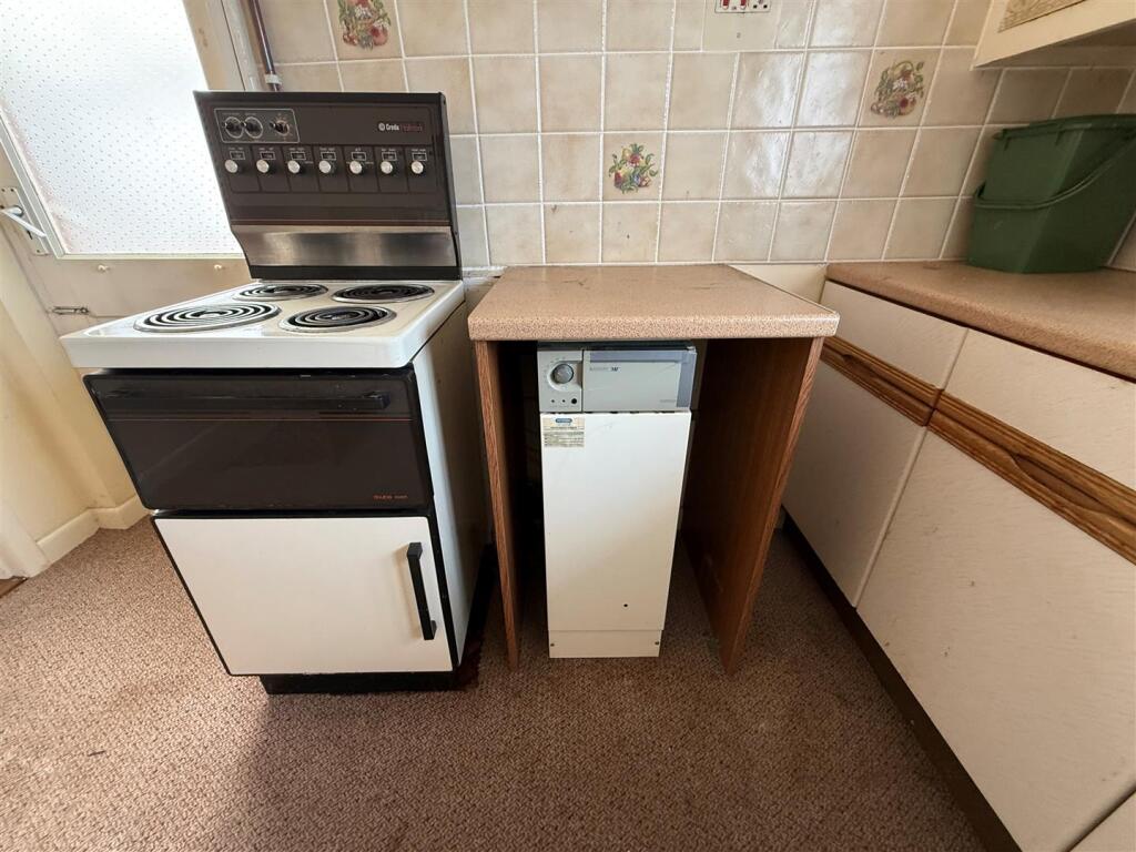 Kitchen 2.jpg
