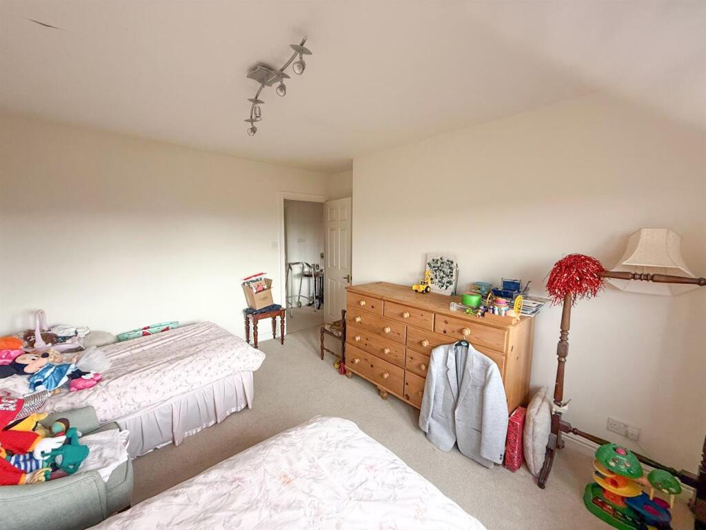 4 Bed Detached, Silsden