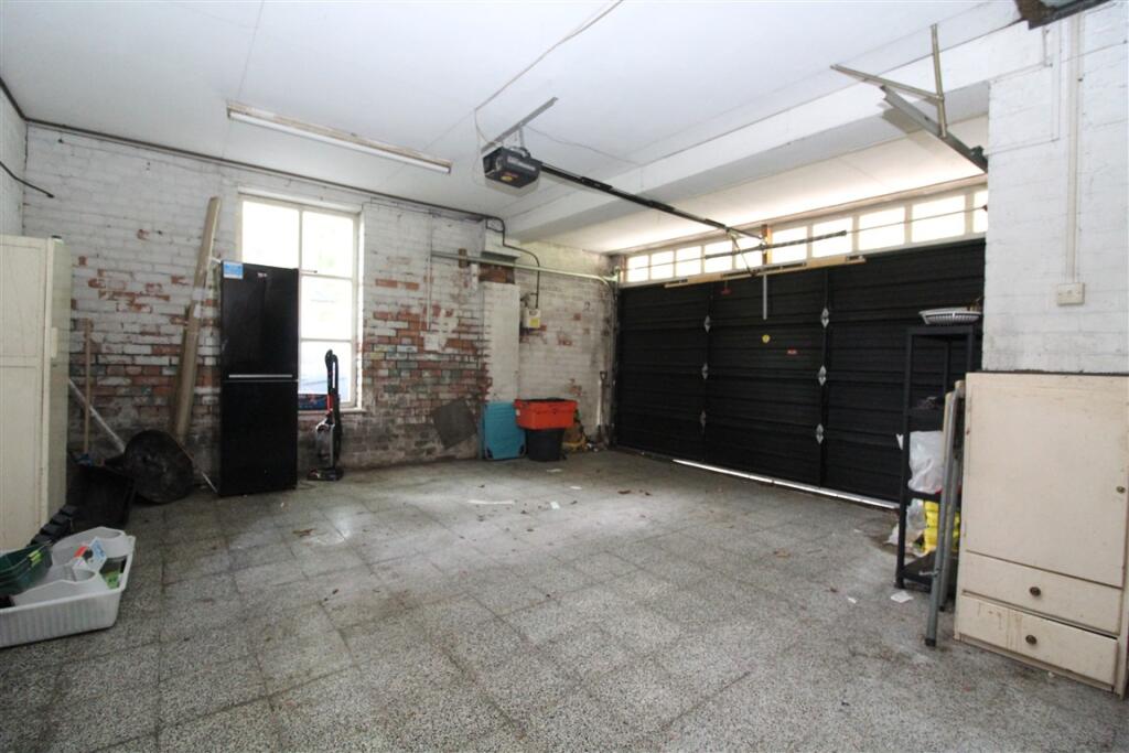 Garage T202508221635.jpg