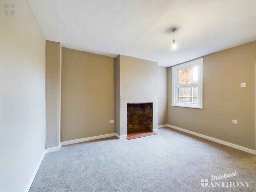 CAM03218G0-PR0542-STILL005