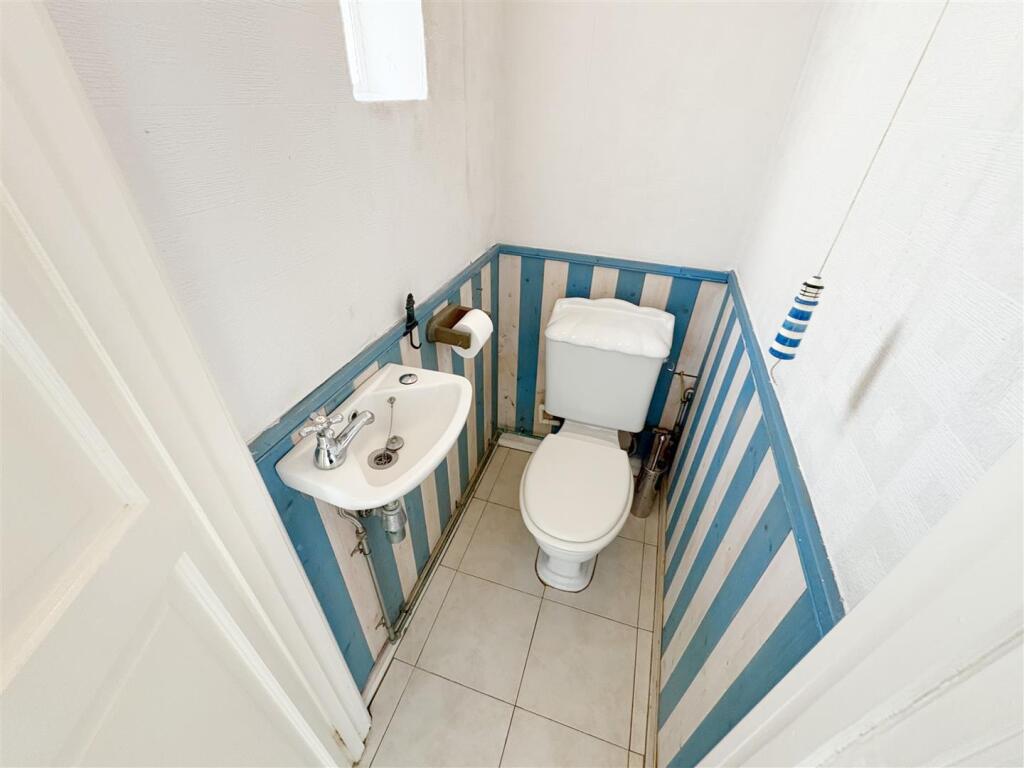 Downstairs WC (1).jpg