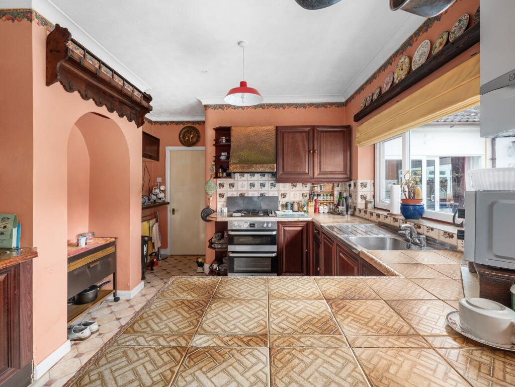 Kitchen (view b)