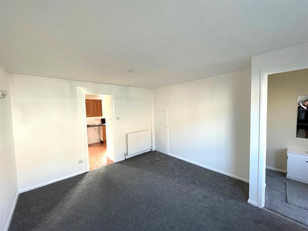 Lounge 2.jpg