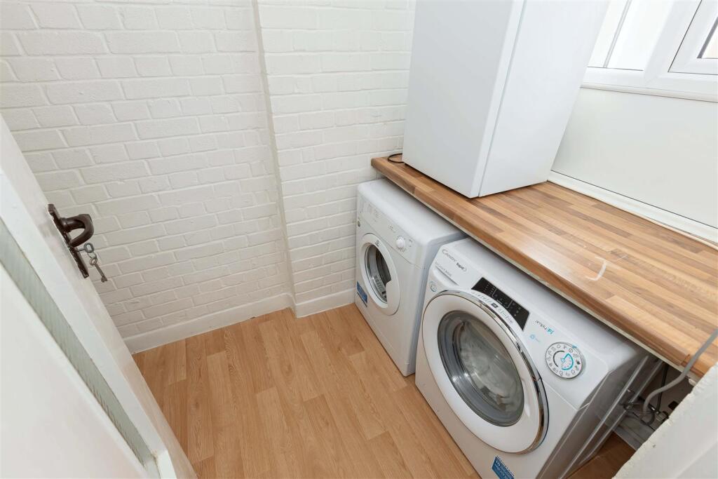 Meadway Court_13.jpg