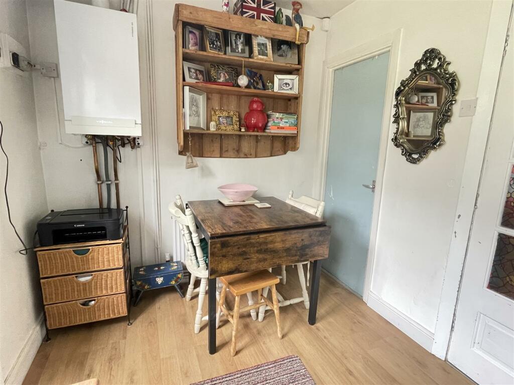DINING/KITCHEN
