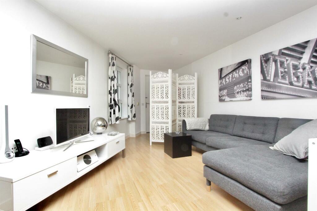 Blue Court, Sherborne Street, N1