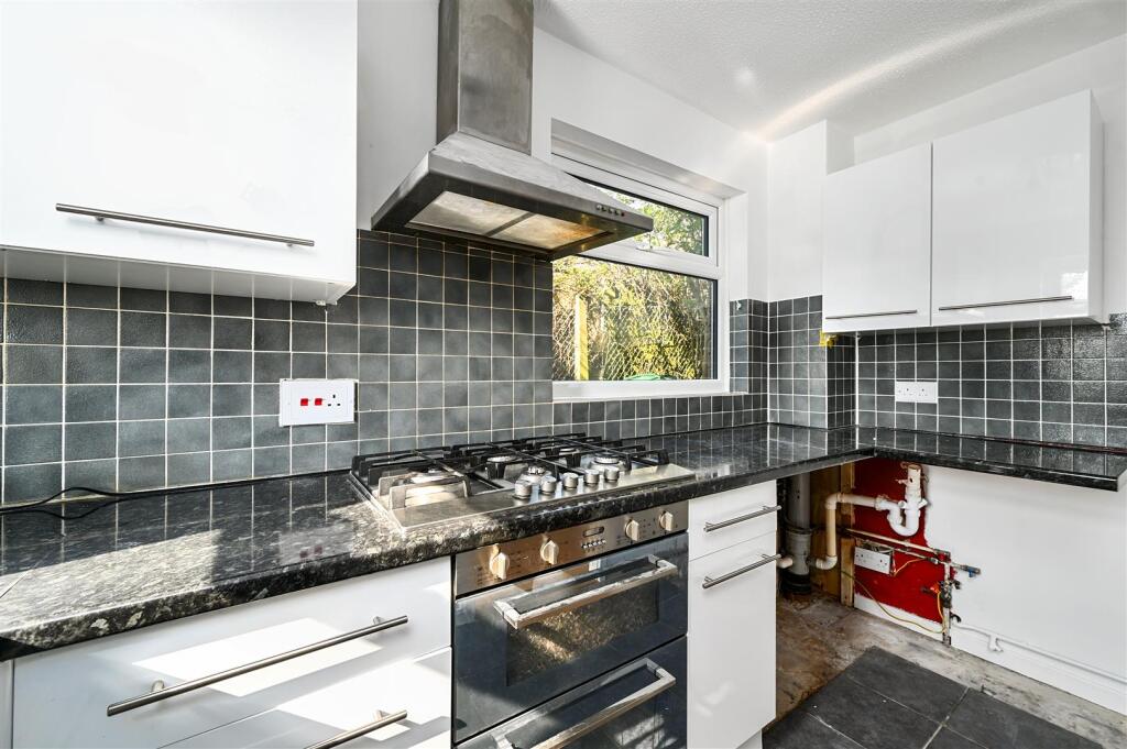 Hillcroft, Portslade, BN41 (11).jpg