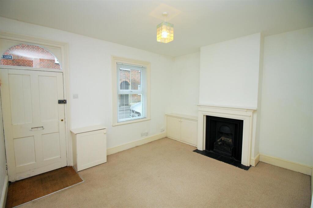 lounge 102 ll (2).JPG