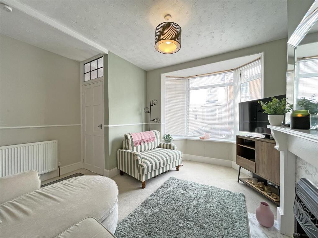 Victory Street 16 - Living Room.jpg