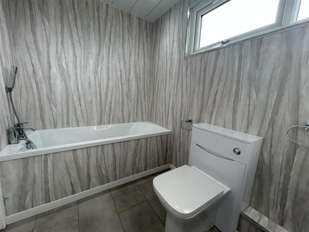 BATHROOM 2 ALTO.jpeg