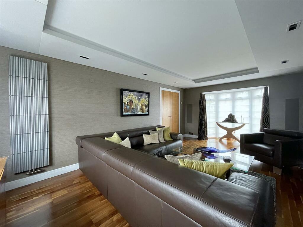 Living Room (1).jpeg