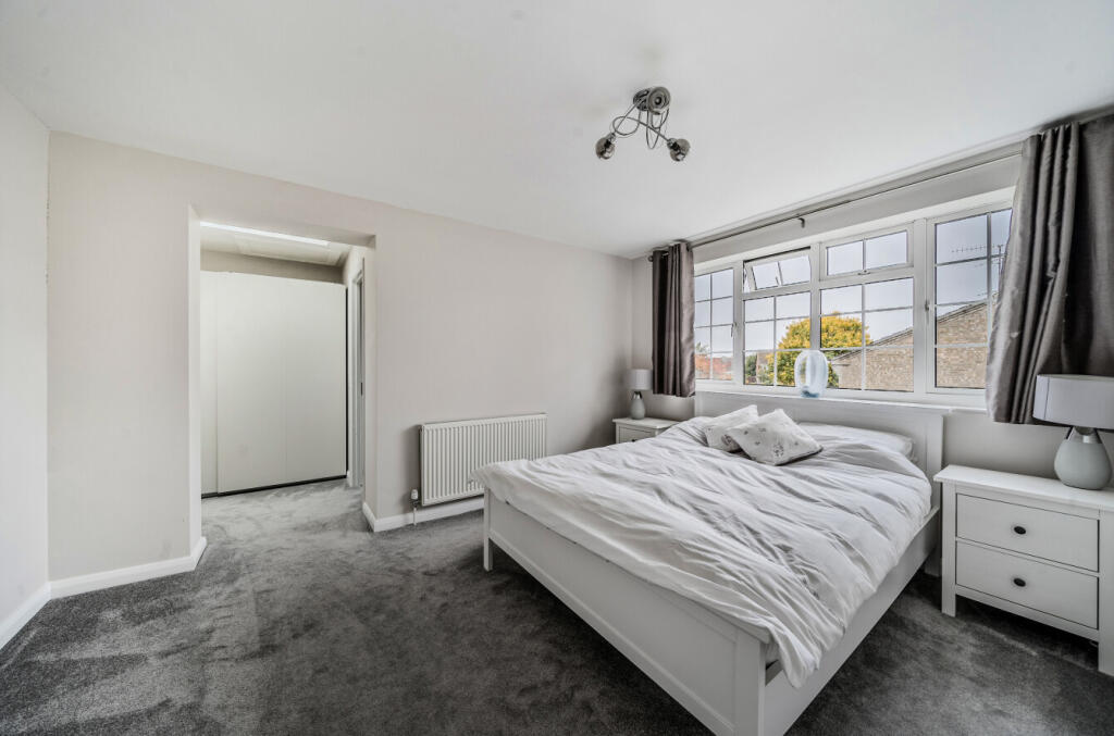 1364503-5-68ee81c...