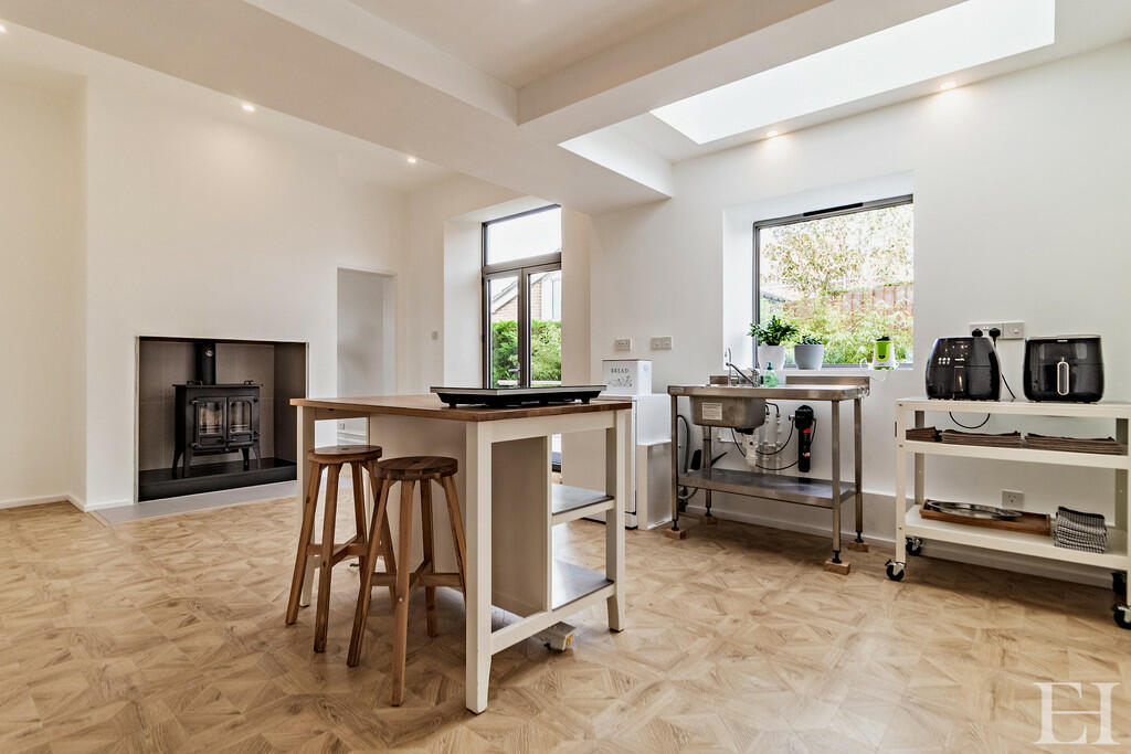 8623234-interiorW...