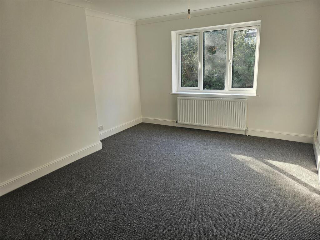 5 Maria Ct Lounge new.jpg