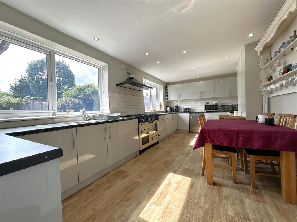 Generous Contemporary Kitchen 403