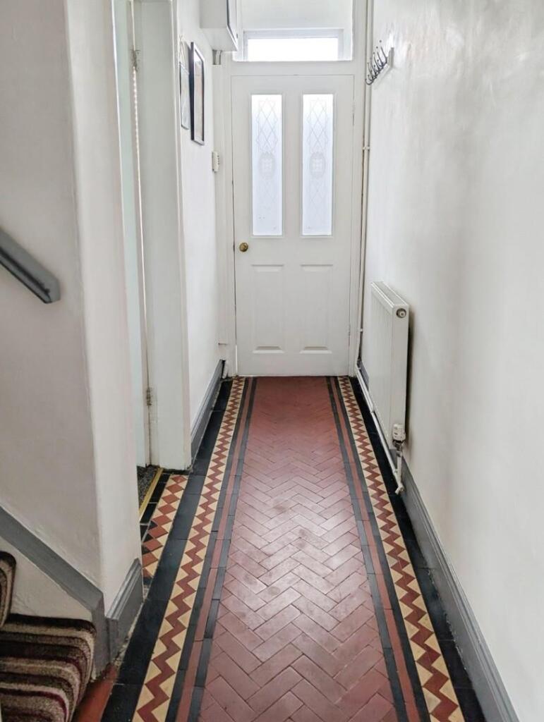 011a66e0-Hallway 202.jpg