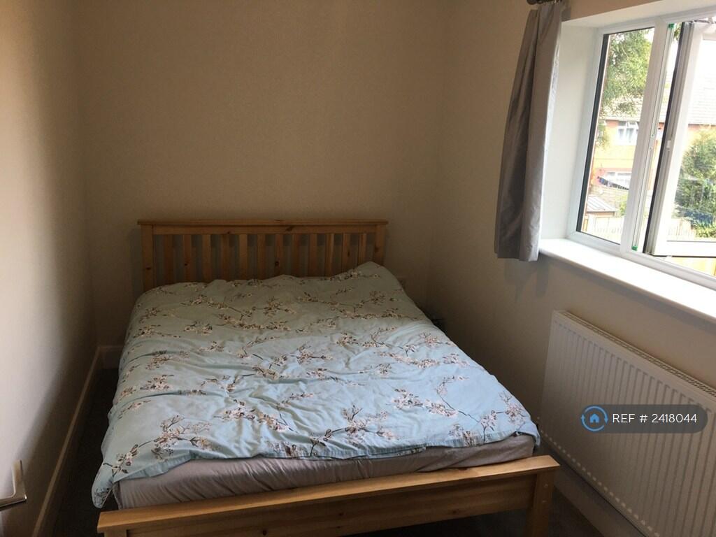 Double Bed 2 With Bed And Mattress