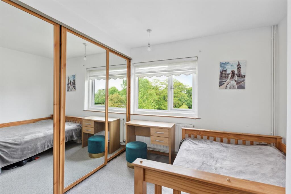 36 Balmoral Dr, Borehamwood WD6 2RD_014.jpg