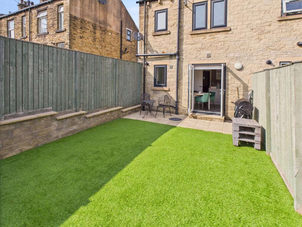 CAM04233G0-PR0022-STILL022