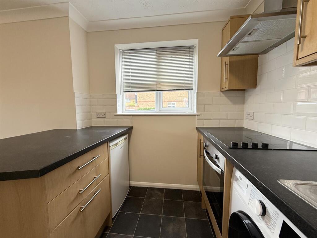 Kitchen 2.jpg