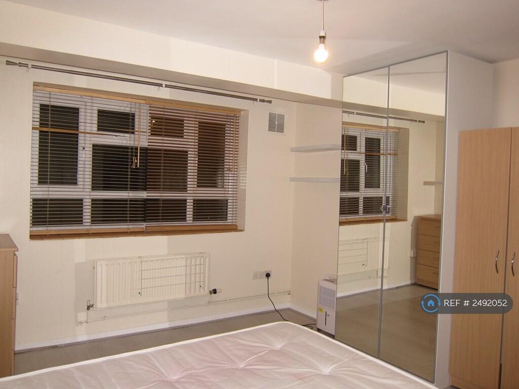 Bedroom 1 - Pic 2