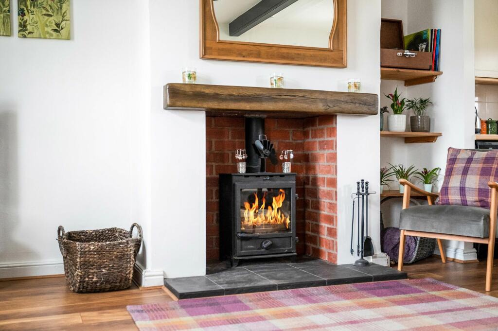 OPEN-PLAN LIVING DINING AND KITCHEN