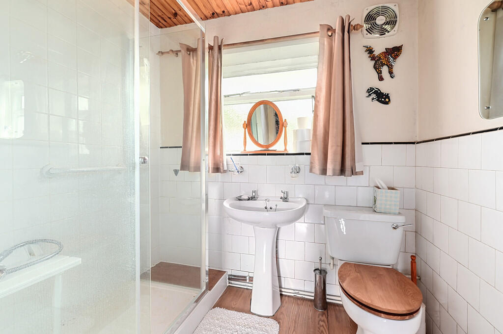 22 Frogmore Rd (3...