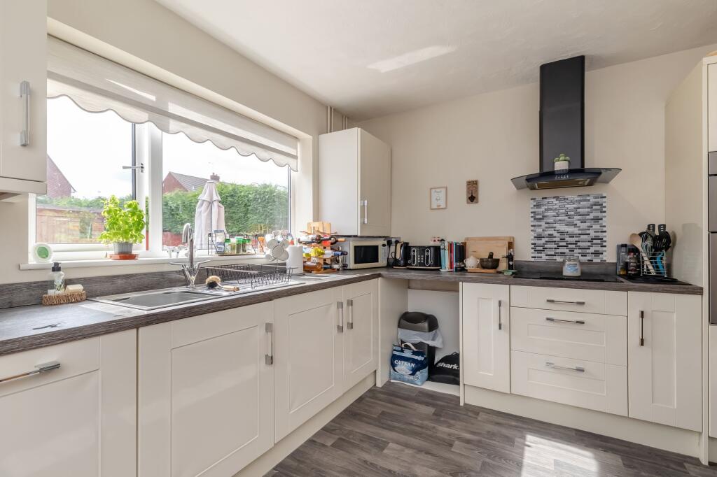 Kitchen/ dining room