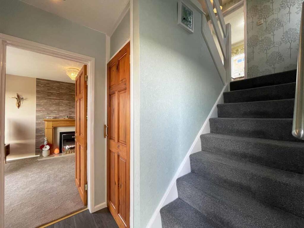 Holly Park Drive 46 Entrance Hall.jpg