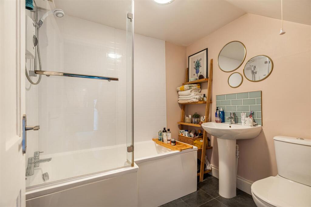 Flat 1, 46 Archfield Road5.JPG