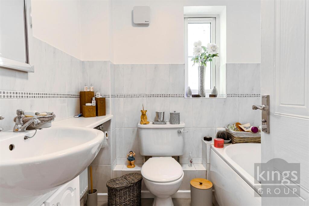 Family Bathroom jpg