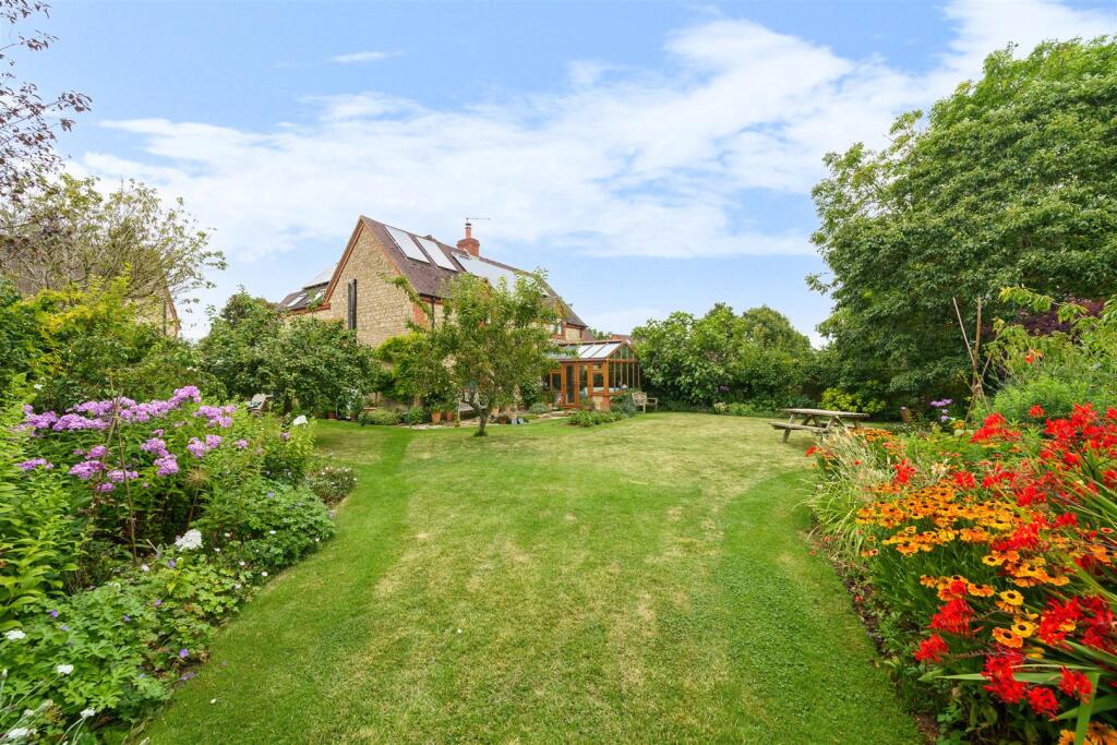 3 The Green, Church Stowe