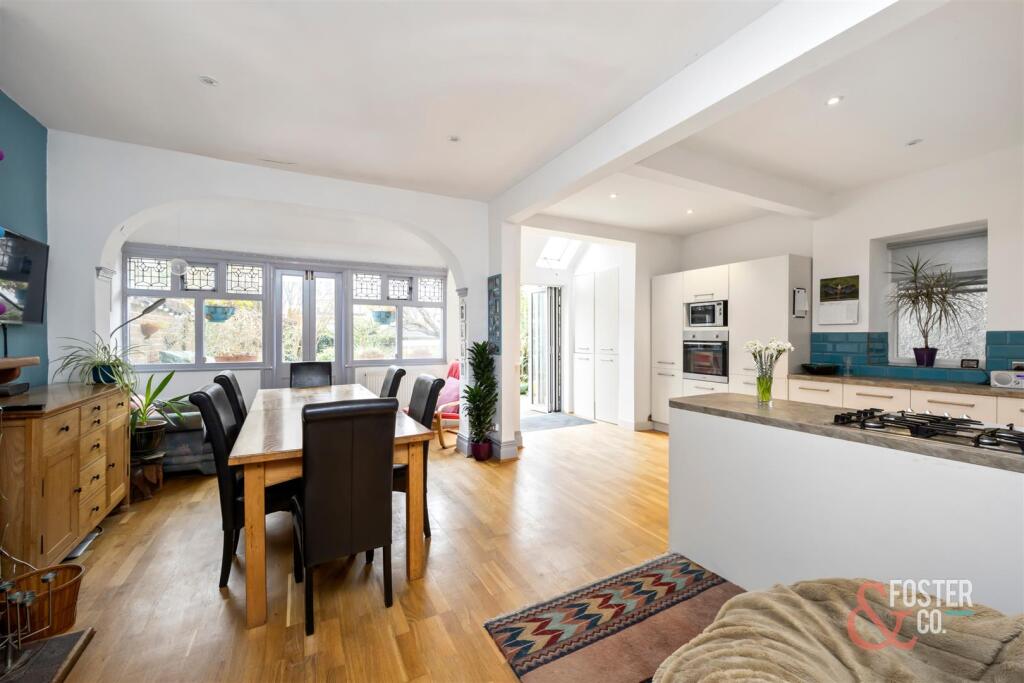 Bigwood Avenue, 21-016.JPG