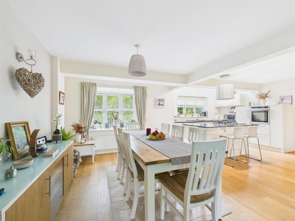 Living Kitchen/Dining Room