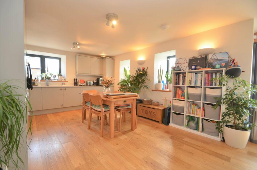 Kitchen/Dining Area