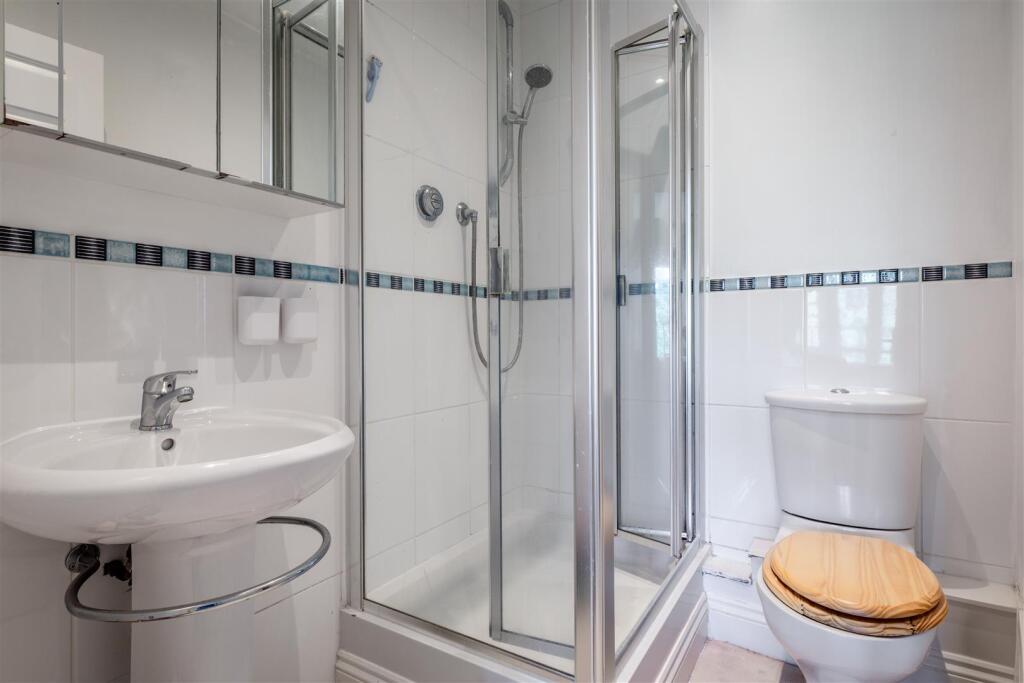 6 Whitebeam Court-13.jpg