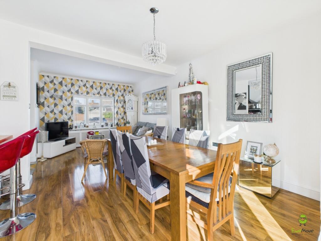 CAM04399G0-PR0038-STILL008