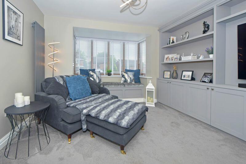 LOUNGE SEATING AREA