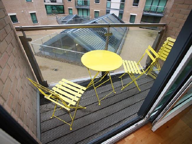 48 Dolphin Quays - balcony Expedia.jpg